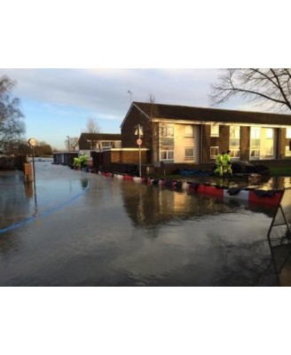 Barrage modulable anti-inondations : protection jusqu'à 90cm d'eau.