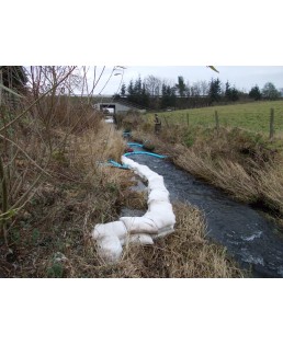20 sacs anti-inondations Floodsax réutilisables et faciles à stocker.