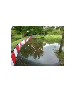 Barrage modulable anti-inondations : protection jusqu'à 90cm d'eau.